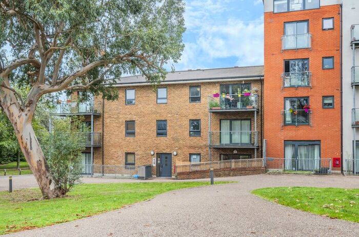 2 Bedroom Flat To Rent In Hither Green Lane London, SE13