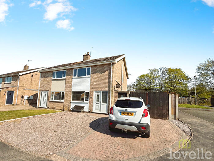 3 Bedroom Semi-Detached House For Sale In Garrick Close, Lincoln, LN5