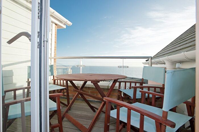 3 Bedroom Flat For Sale In Honeycombe Chine, Boscombe, Bournemouth, BH5