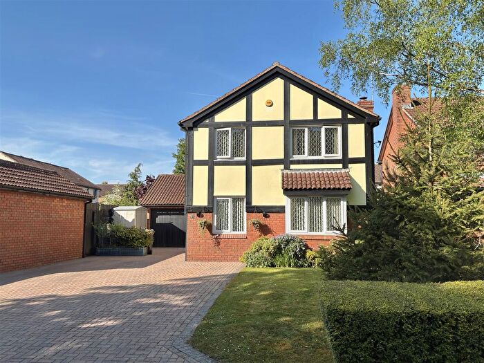 4 Bedroom Detached House For Sale In Ailesbury Close, Chippenham, SN15