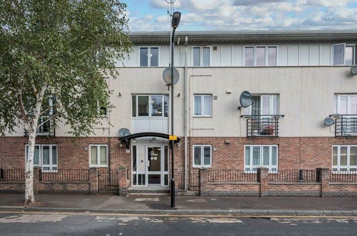 2 Bedroom Apartment To Rent In Wellington Road, E10