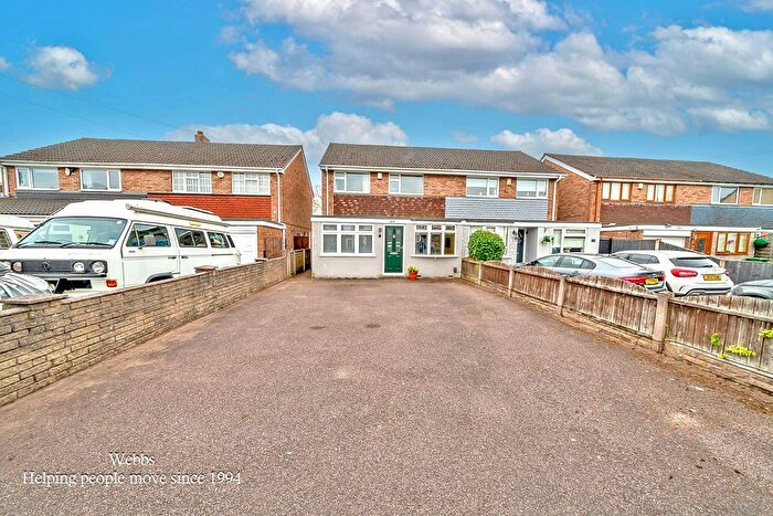 4 Bedroom Semi Detached House For Sale In Wolverhampton Road, Pelsall, Walsall, WS3