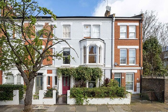 3 Bedroom Flat To Rent In Poplar Grove, Hammersmith, W6