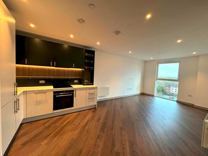 1 Bedroom Flat To Rent In Eden Grove, Staines, TW18