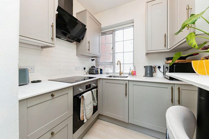 1 Bedroom Flat For Sale In Norton Way North, Letchworth Garden City, SG6