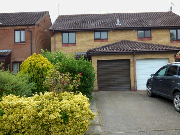 3 Bedroom Semi-Detached House To Rent In Pilgrims Way, Bungay, NR35