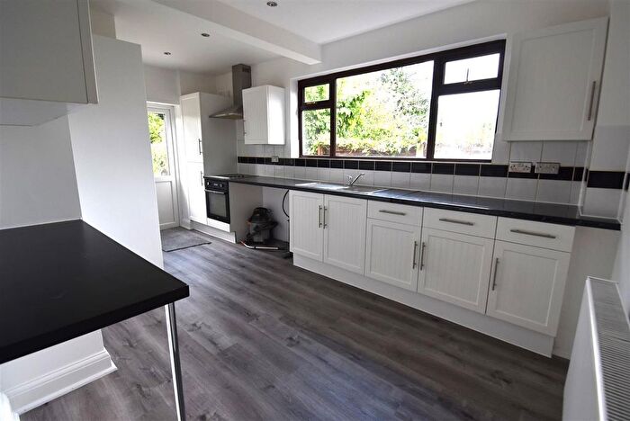 4 Bedroom Bungalow To Rent In First Avenue, Stanford-Le-Hope, SS17