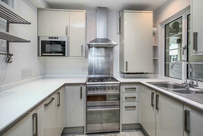 2 Bedroom Apartment To Rent In Forest Hill Road, London, SE22