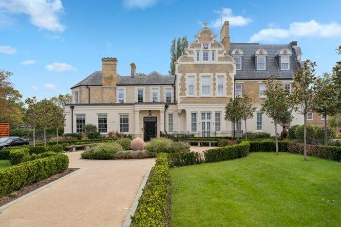 2 Bedroom Flat To Rent In Barrons Chase, Richmond, TW10