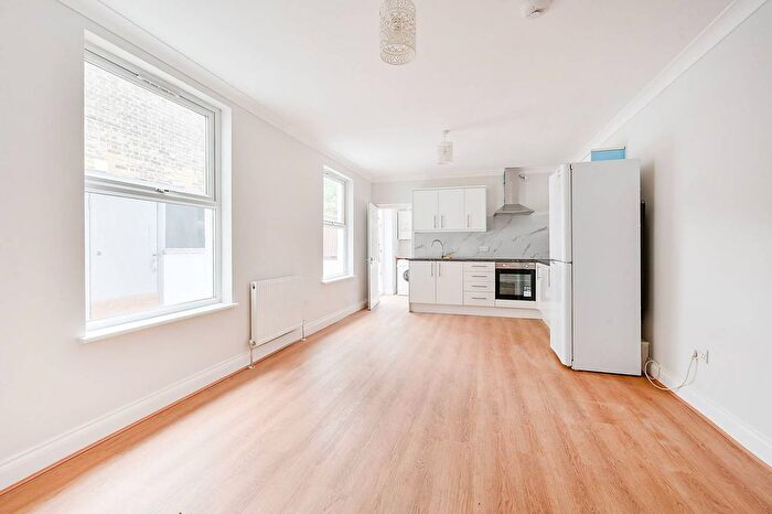 2 Bedroom Flat To Rent In Birkbeck Avenue, Acton, London, W3