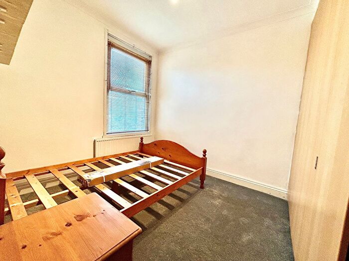 1 Bedroom Flat To Rent In Woodlands Road, London, E17