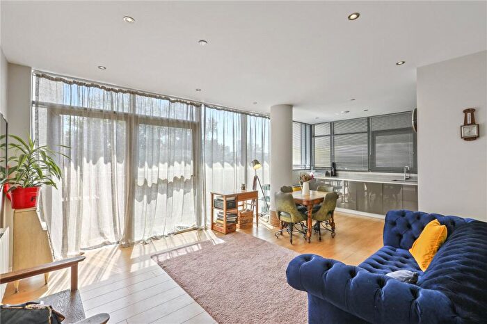 2 Bedroom Flat To Rent In Craig Tower, Aqua Vista Square, Bow, London, E3