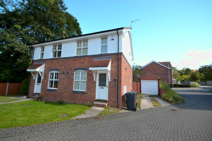 3 Bedroom Semi-Detached House To Rent In Meadow Walk, Chapel Allerton, Leeds, LS7