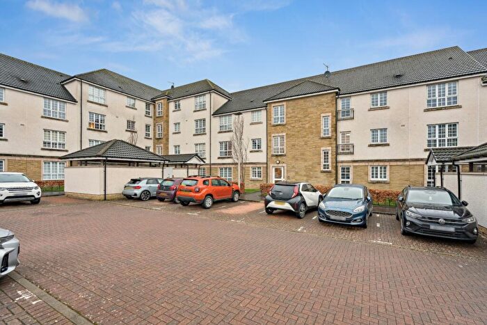 2 Bedroom Flat To Rent In Crown Crescent, Larbert, Falkirk, FK5