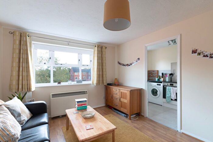 1 Bedroom Flat To Rent In Henry Doulton Drive, London, SW17