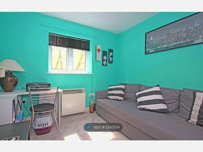 2 Bedroom Flat To Rent In Berkhamsted, Berkhamsted, HP4