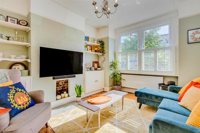 2 Bedroom Maisonette For Sale In Brookwood Road, London, SW18