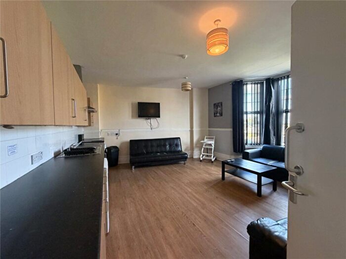 2 Bedroom Apartment To Rent In - Queen Street, Rhyl, LL18