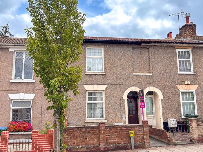 3 Bedroom Terraced House For Sale In Bloomfield Road, Woolwich, London, SE18