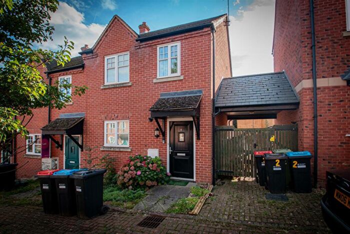 2 Bedroom End Of Terrace House To Rent In Rays Close, Bletchley, MK2