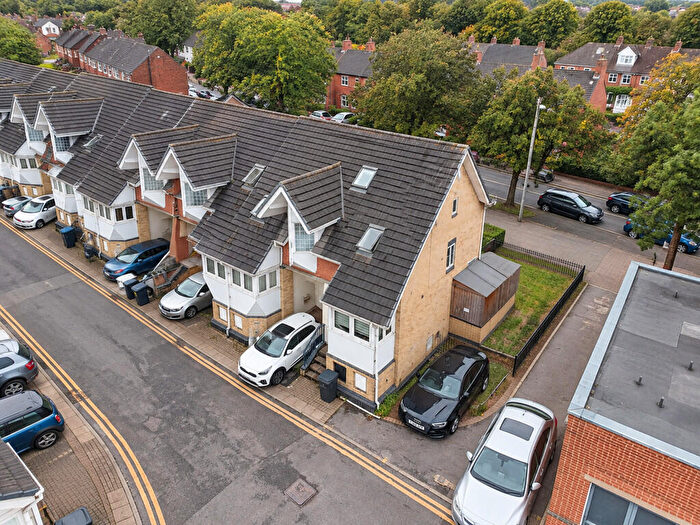 5 Bedroom Semi-Detached House To Rent In Martindale Close, Leicester, Near Lri, LE2