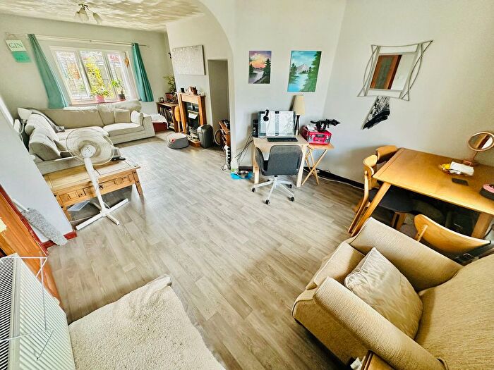 3 Bedroom Semi-Detached House For Sale In Ward Grove, Lanesfield, Wolverhampton, WV4