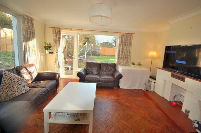 3 Bedroom House To Rent In Detached House - Salisbury Road/carshalton, SM5