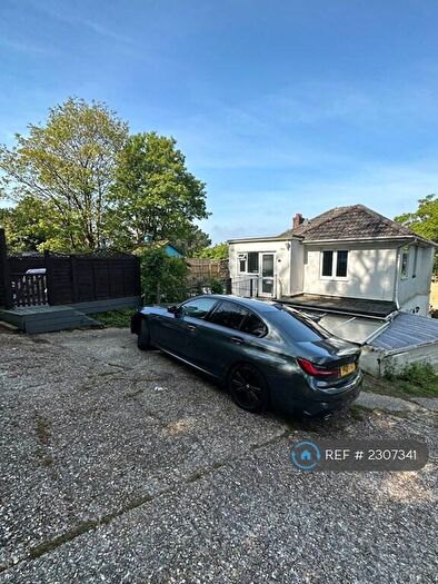 2 Bedroom Flat To Rent In Guest Avenue, Poole, BH12