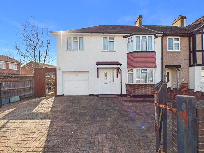 4 Bedroom End Terrace House For Sale In Chatsworth Avenue, Bromley, Kent, BR1