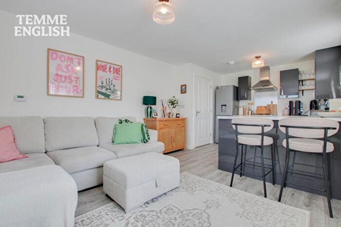 2 Bedroom Flat For Sale In School Avenue, Dunton Fields, Laindon, SS15