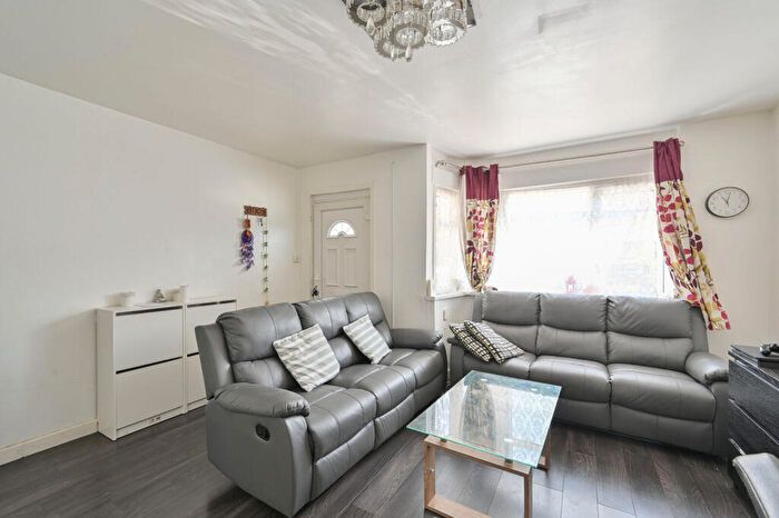3 Bedroom End Of Terrace House For Sale In Rayners Lane, South Harrow, Harrow, HA2
