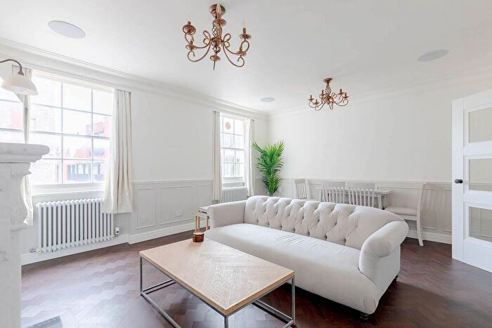 3 Bedroom Flat To Rent In Wyndham Street, Marylebone, London, W1H
