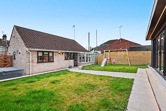 2 Bedroom Detached Bungalow For Sale In Essex Road, Halling, Rochester, ME2