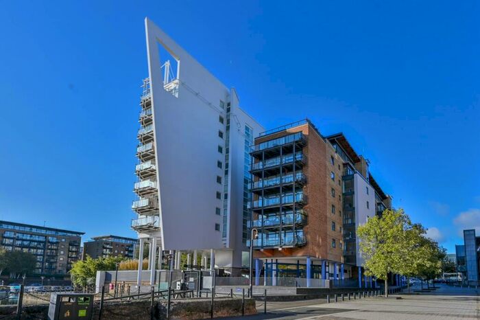 3 Bedroom Flat To Rent In Berglen Court, Limehouse, London, E14