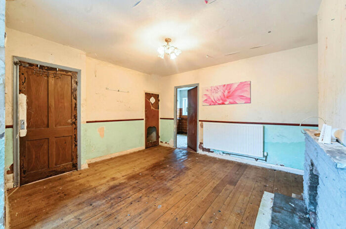 3 Bedroom End Of Terrace House For Sale In Aldbury Road, Warstock, Birmingham, B14