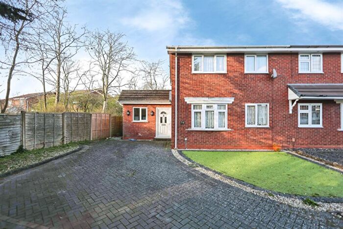 3 Bedroom Semi Detached House For Sale In Russell Close, Tividale, Oldbury, B69