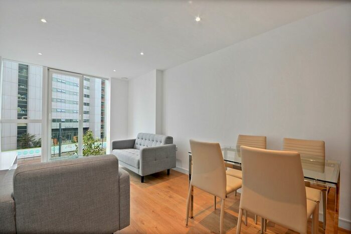 1 Bedroom Flat To Rent In Pinnacle Apartments, Saffron Central Square, Croydon, CR0