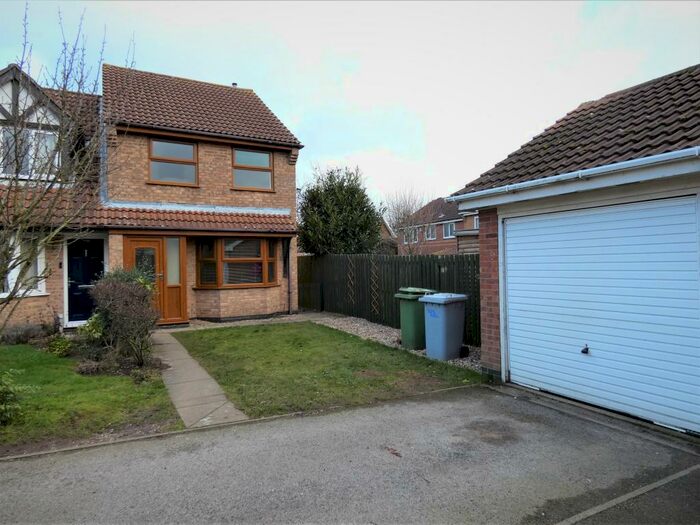 3 Bedroom End Of Terrace House To Rent In Opal Close, Rainworth, NG21
