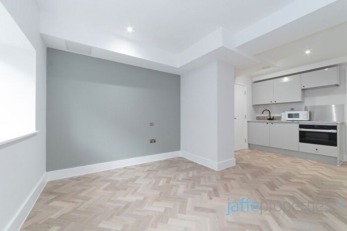 Studio To Rent In Kilburn High Road, London, NW6