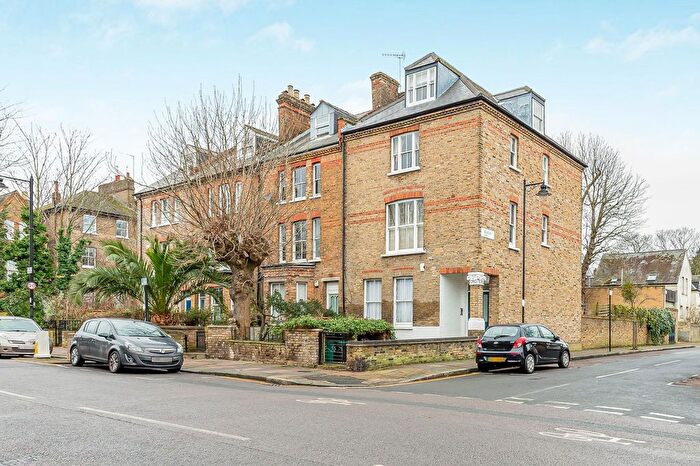 2 Bedroom Flat For Sale In Hungerford Road, London, N7