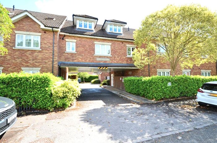 2 Bedroom Flat For Sale In Murrells Lane, Camberley, GU15