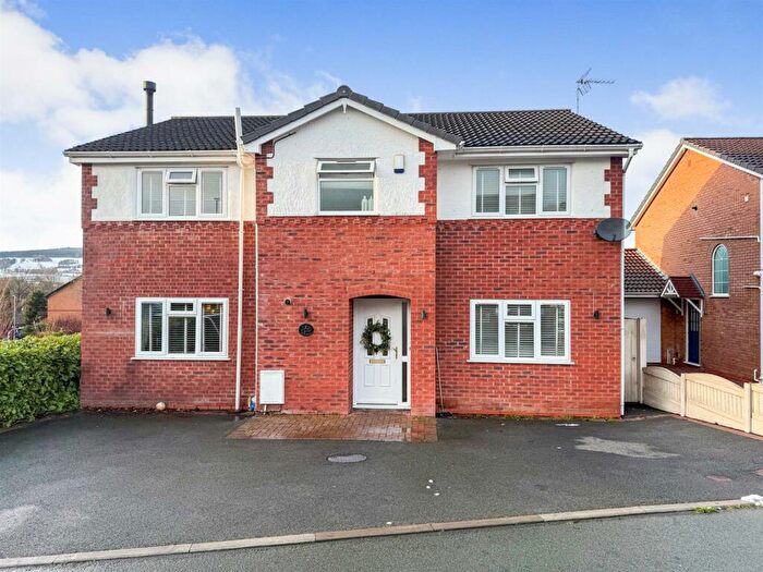4 Bedroom Detached House For Sale In Maes Hyfryd, Chirk, LL14