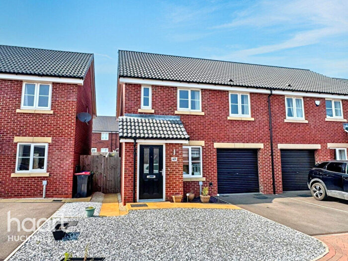 3 Bedroom Semi-Detached House For Sale In Flying Bedstead Way, Nottingham, NG15