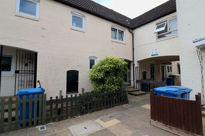 1 Bedroom Apartment To Rent In Teak Close, Rotherhithe, SE16