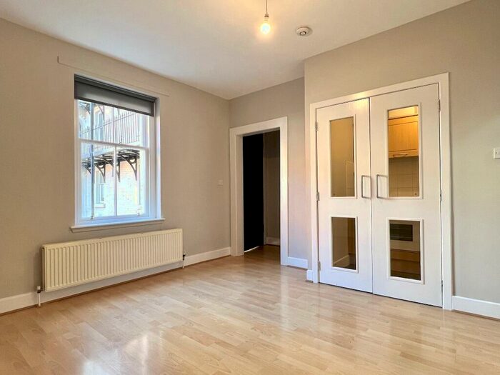 1 Bedroom Flat To Rent In Patriothall, Stockbridge, Edinburgh, EH3