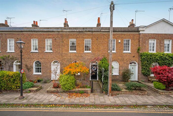 3 Bedroom Terraced House To Rent In Adelaide Square, Windsor, SL4