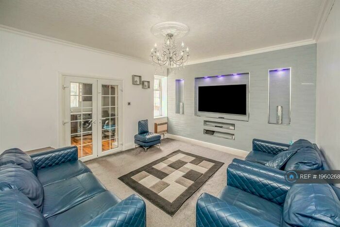 3 Bedroom Terraced House To Rent In Blackwood Grove, Halifax, HX1