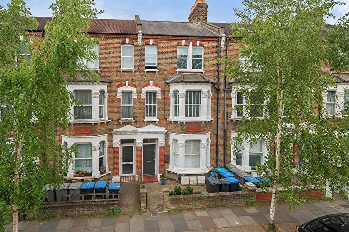 2 Bedroom Flat For Sale In Pember Road, London, NW10