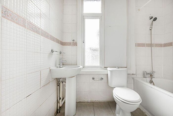 1 Bedroom Flat To Rent In Coldharbour Lane, London, SE5