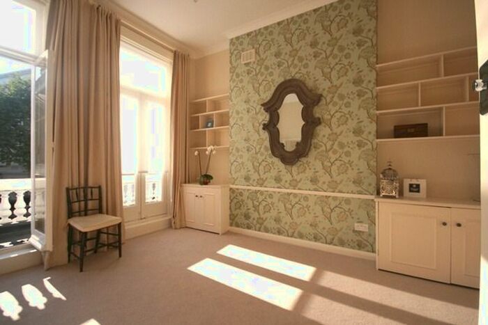 1 Bedroom Flat To Rent In Barons Court Road, London, W14